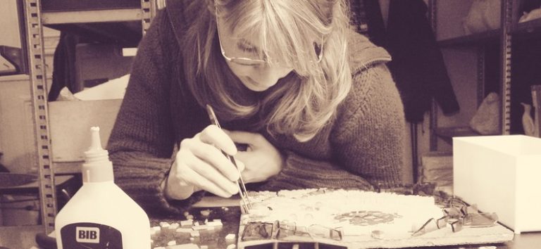 Il s'agissait, si l'on se souvient bien, d'évoquer l'idée de 'cathédrale' et utiliser pâte de verre et verre