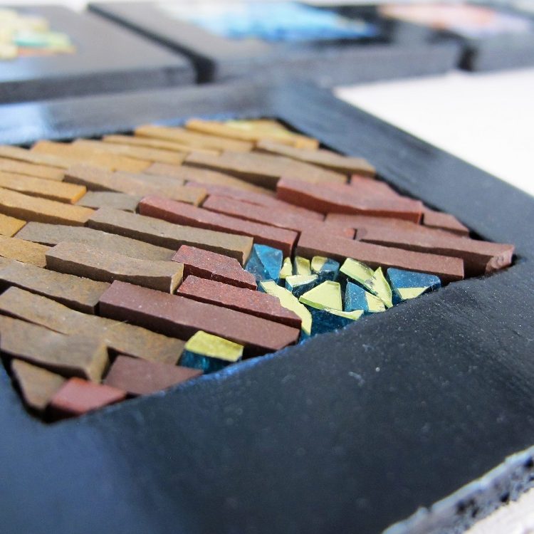 Série de 6 tableaux en grès