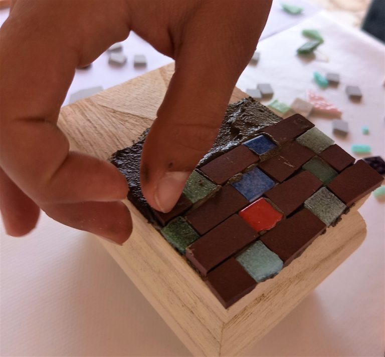 Travail de coupe et de pose